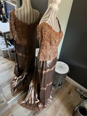 Helen Morley, size 4, Copper-Tone Lace Appliqué Evening Gown, short train